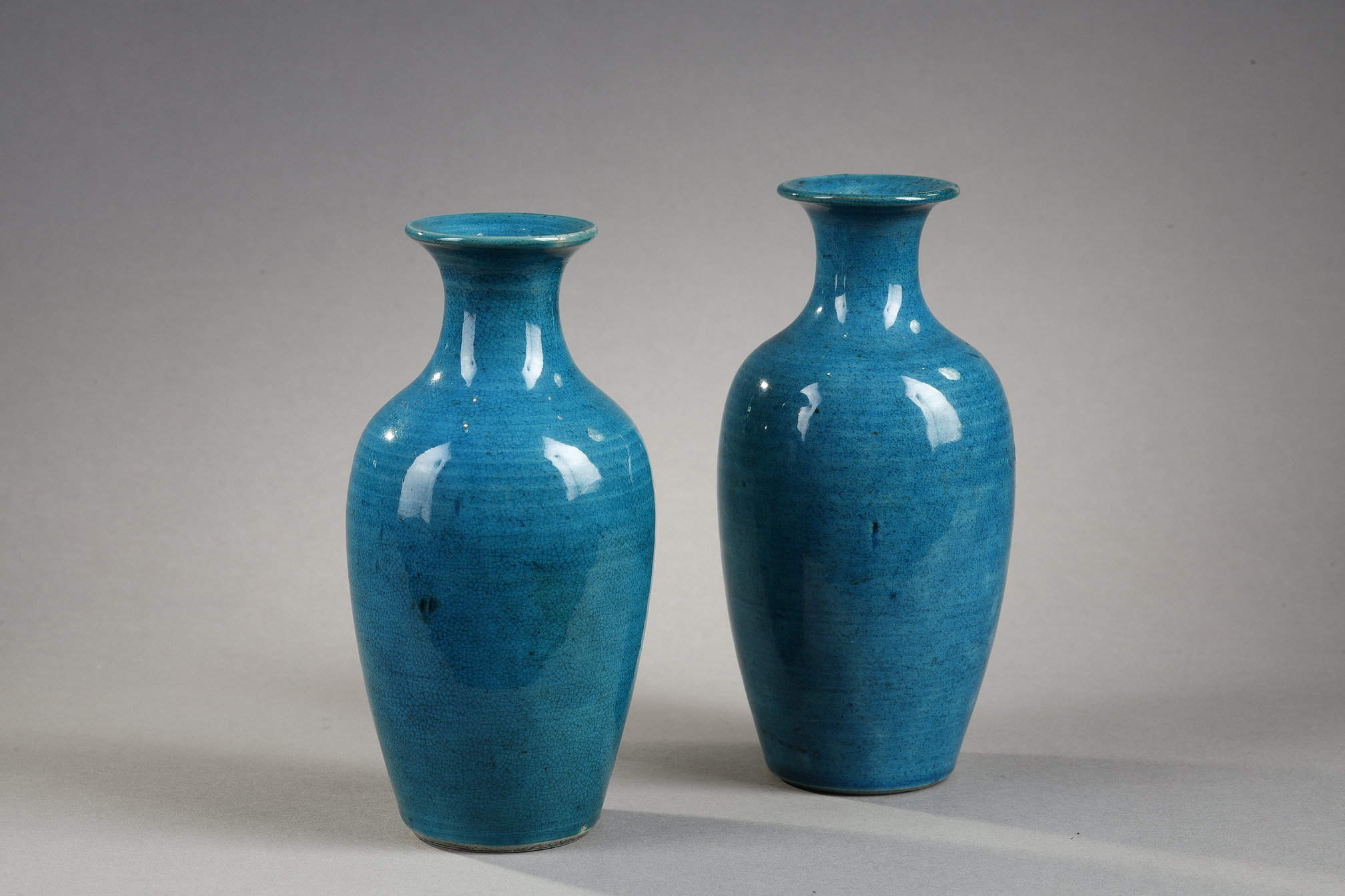 Pair of small vases in turquoise blue enameled porcelain - China period Kangxi 1662/1722
H.14,5 cm
